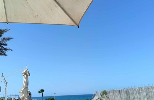 Hergla Apartamento | Beachfront Studio in Hergla – Stunning Sea View & Pool Access