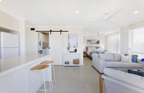 Coolangatta Apartamento | Beachfront Studio with Balcony & Stunning Views