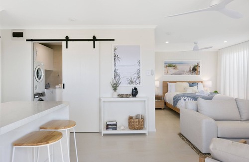 Coolangatta Apartamento | Beachfront Studio with Balcony & Stunning Views