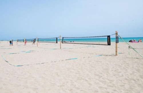 Castelldefels Apartamento | Beachfront Sunny Apartment , Sea & Mountain View