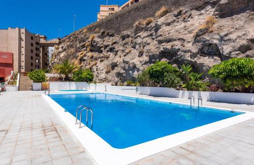 Radazul Apartamento | Beachfront triplex with swimming pool & parking