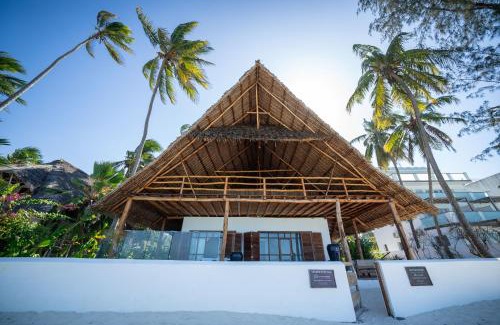 Kiwengwa Villa | Beachfront Turtle House with Private Pool ZanzibarHouses