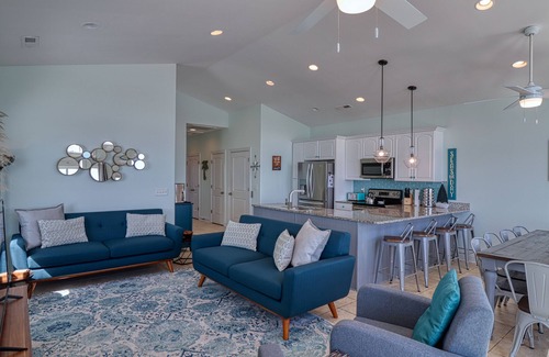 McCutcheon Field Casa | Beachfront! Hot Tub! Linens! Flexible Booking! Sleeps11! New Listing! Remodeled!