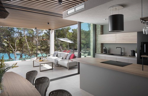 Sutivan Villa | Beachfront Villa Brac Enigma with Pool