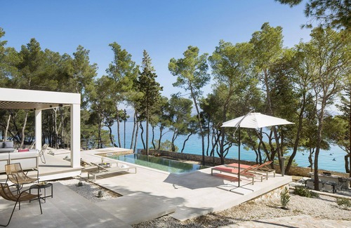 Sutivan Villa | Beachfront Villa Brac Enigma with Pool