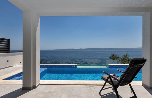 Pisak Villa | Beachfront Villa Immortelle with Pool
