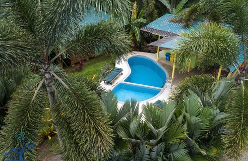 Puerto Viejo de Talamanca Chalet De Esquí | Villa Seabreeze con Aire, Piscina y FRENTE al Mar!