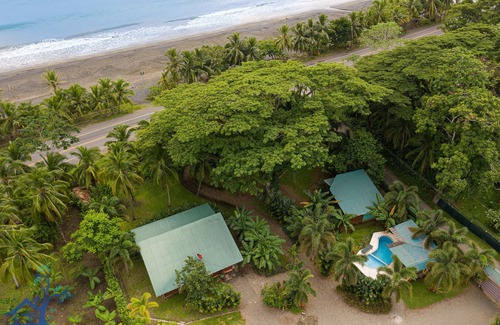 Puerto Viejo de Talamanca Chalet De Esquí | Villa Seabreeze con Aire, Piscina y FRENTE al Mar!