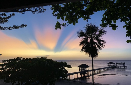 Antoneys Cay Casa | BEACHFRONT VILLA! Snorkel & explore the amazing reef! Experience Caribbean Life!