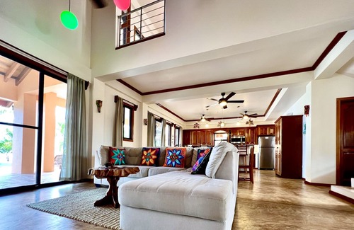 Río Sittee Villa | Windsong Belice - Nueva villa frente al mar con piscina