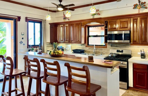 Río Sittee Villa | Windsong Belice - Nueva villa frente al mar con piscina