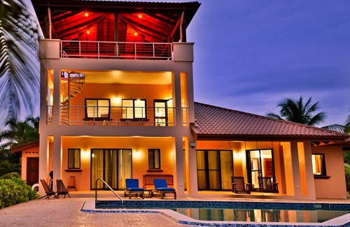 Río Sittee Villa | Windsong Belice - Nueva villa frente al mar con piscina