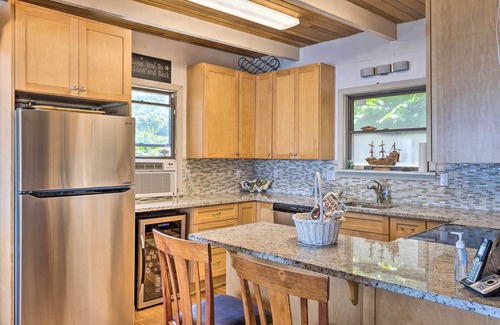 Wading River Casa | Beachfront Wading River Home w/ Deck & Grill!