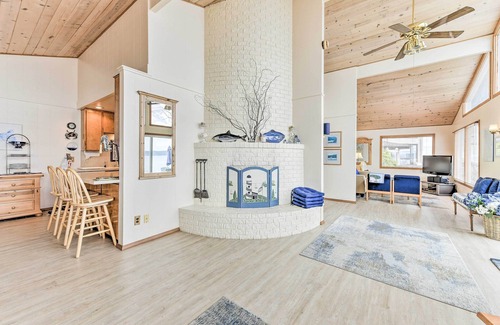 Bells Beach Casa | ¡NUEVO! Frente a la playa Whidbey Island Home + Apartment!