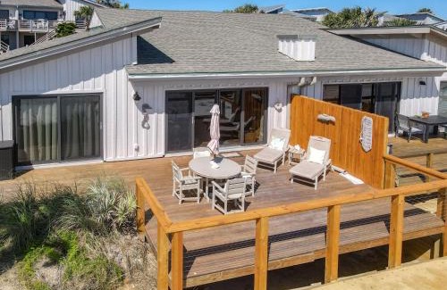 Sea Dunes Apartamento | Beachfront with large deck Pool Sea Dunes Sailfish A2
