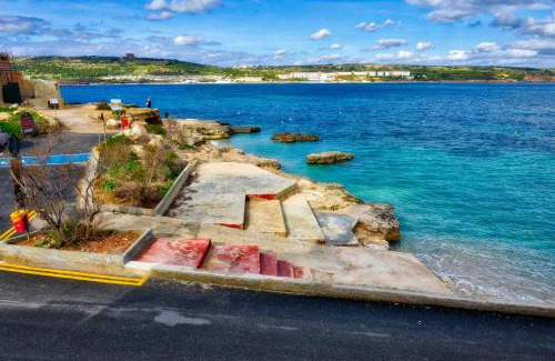Għadira Apartamento | BEACHFRONT with Seaviews Apartment No56 Award Winner Unbeatable Location for Closeness to the Sea Ideal for Guests looking for Winter Spring and Autumn Breaks in Sunny Malta Also Ideal for Coastal Hikers