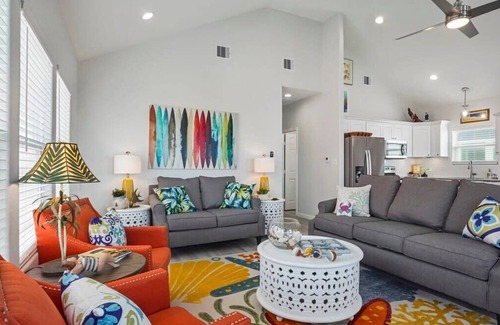 Gilchrist Casa | Beachfront3BR Steps to Sand Sleeps 10+Pet Friendly