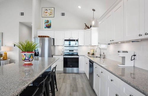 Gilchrist Casa | Beachfront3BR Steps to Sand Sleeps 10+Pet Friendly