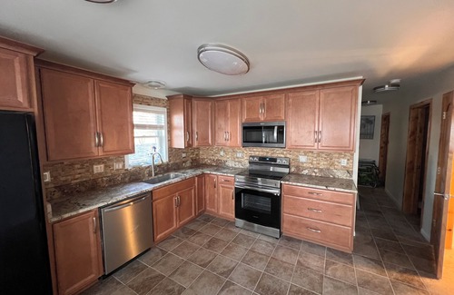 Oak Harbor Casa | "BEACHNUTS" -SPECTACULAR HOME ON LAKE ERIE ! 5 Beds 4 Full Baths Lots of Space