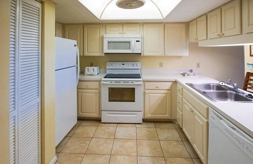 Capri Isle Condominio | Beachside 1BR Condo w/ Balcony Views