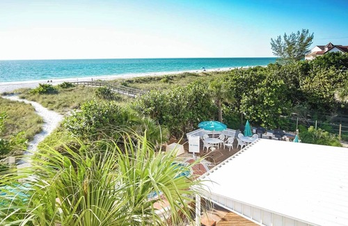 Capri Isle Condominio | Beachside 1BR Condo w/ Balcony Views