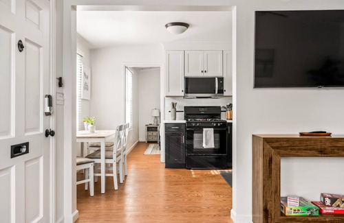 La Jolla Casa | Beachside 1BR Haven Near Ocean & Outdoor Space