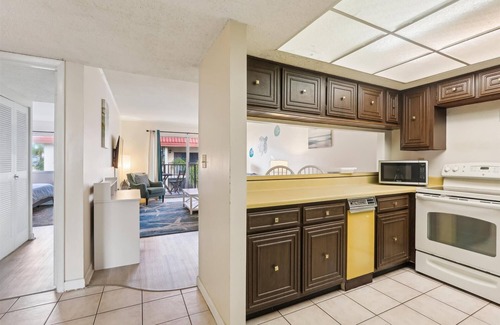 Crescent Beach Apartamento | Beachside 2br/2ba Condo w/Pool, Balcony & Boat Parking in St. Augustine