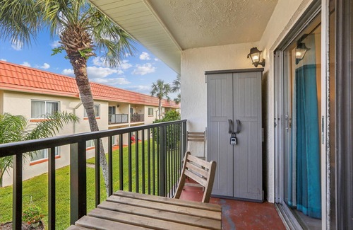 Crescent Beach Apartamento | Beachside 2br/2ba Condo w/Pool, Balcony & Boat Parking in St. Augustine