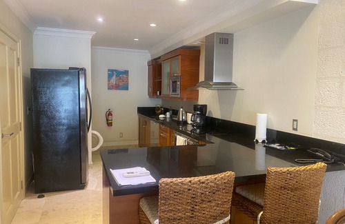 Old Trees Bay Apartamento | Beachside Apartment on Paynes Bay, St. James. West coast of Barbados.