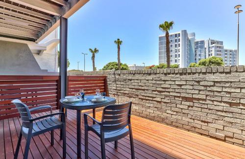 Three Anchor Bay Apartamento | Beachside Apt with Amazing Views and No Loadshedding