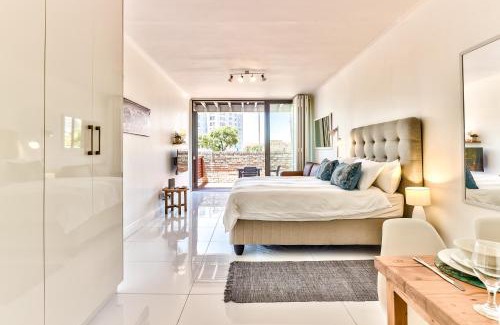 Three Anchor Bay Apartamento | Beachside Apt with Amazing Views and No Loadshedding