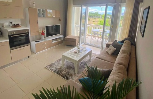 Velipoje Apartamento | Beachside Bliss: Spacious Apartment for Family Fun and Serene Getaways
