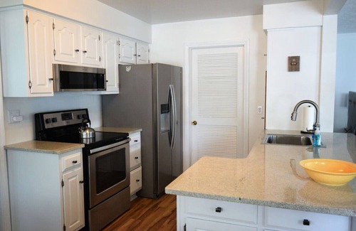 Erie County Casa | Beachside Cottage- 1 min walk to sand and sun