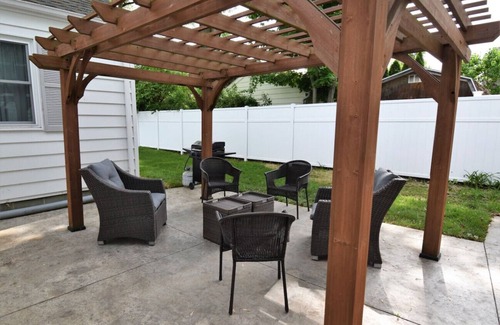 Erie County Casa | Beachside Cottage- 1 min walk to sand and sun