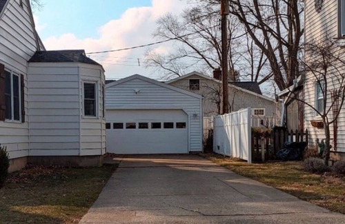 Erie County Casa | Beachside Cottage- 1 min walk to sand and sun