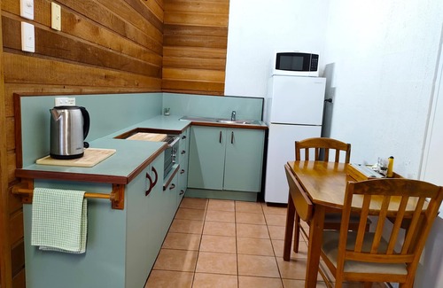 Nelly Bay Cabaña | Beachside Cottage - A Private Peaceful Hidden Gem