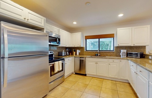 Juno Beach Apartamento | Beachside Escape with Designer Decor - Near Pelican Lake Path & Juno Pier