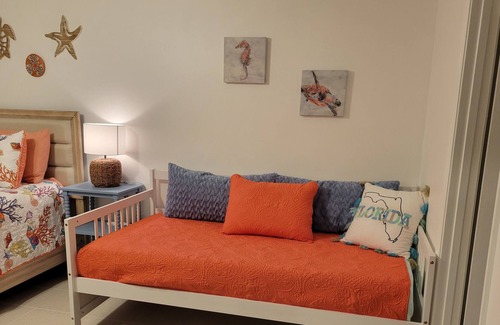 Sea Dunes Condominio | Beachside Getaway*Sea Woods New Smyrna Beach* Directly across street from beach!