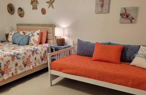 Sea Dunes Condominio | Beachside Getaway*Sea Woods New Smyrna Beach* Directly across street from beach!