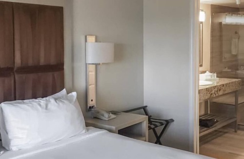 Capistrano Beach Complejo | Beachside Getaway! 3 Comfortable Units, Steps from the Beach, Pool