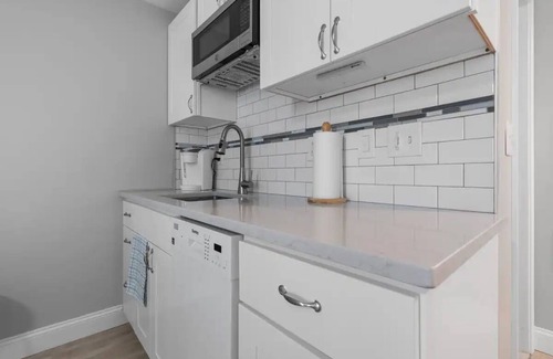 Hampton Condominio | Beachside Getaway - Steps to the Beach