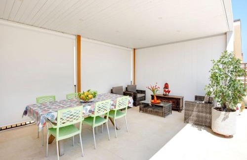 Reitani Apartamento | Beachside Getaway w Garden