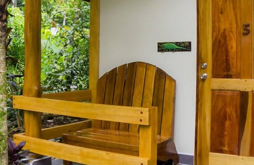 Pavones Apartamento | Bugalow junto a la playa con piscina compartida en La Ponderosa