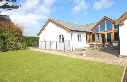 Harlyn Casa | Beachside holiday home