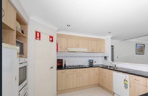 Mandurah Casa | 'Beachside'home 20 metres to beach. Ideal for families and friends.