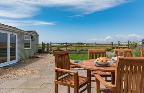 Lydd Casa | Beachside, nr Dungeness - family seaside home sleeps 8 with sea views