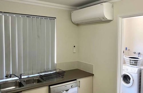 Busselton Apartamento | Beachside on Kent- This cute, but spacious little unit, central to all Busselton's famous attraction