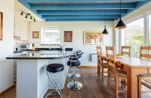 Polzeath Cabaña | BEACHSIDE, pet friendly, country holiday cottage in Polzeath