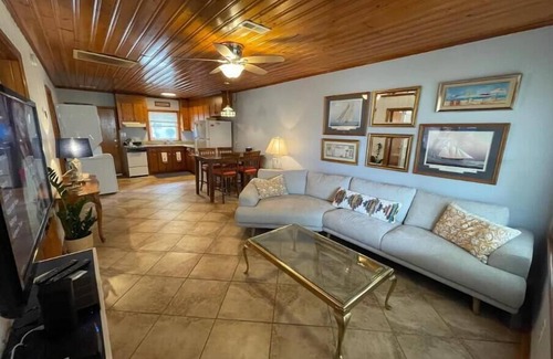 Ash Casa | Beachside Retreat