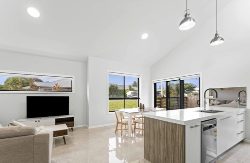 Redhead Casa | Beachside spacious home w/ 8 BR